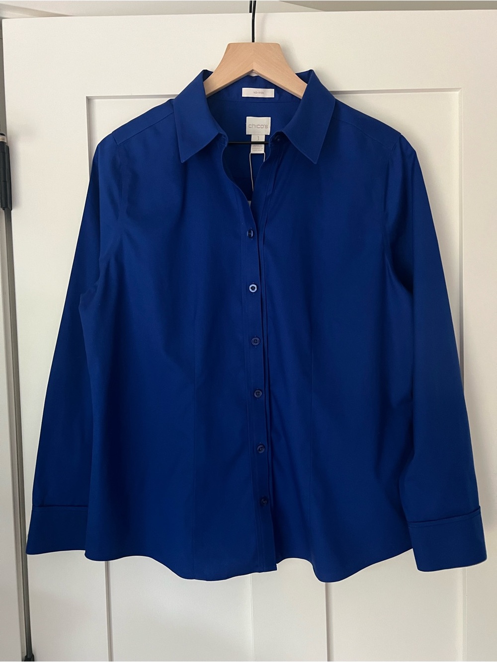 Chico’s NWT No Iron Cotton Button Front Blouse Royal Blue Size 1 US Medium